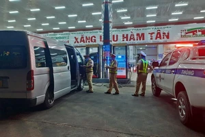 Phạt 27,5 triệu đồng xe lén lút chở khách từ Bình Thuận vào TP.HCM