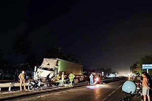 Tài xế xuống kiểm tra xe bị ô tô tông thiệt mạng