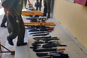 Khám nhà người rao bán súng ở Bình Thuận, phát hiện 'kho' vũ khí