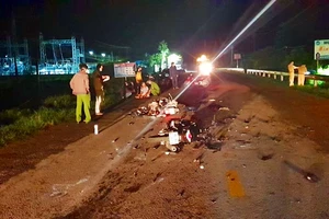 Bình Thuận: 2 người thương vong, xe máy nát vụn sau cú 'đối đầu' 