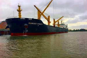 Cho phép tàu FAREAST HONESTY cập cảng bốc dỡ hàng hóa