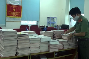 Triệt phá đường dây làm giấy tờ giả lớn nhất Việt Nam