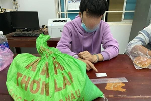 Giấu ma túy đá trong 'lương thực thiết yếu' để thông chốt kiểm soát