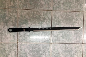 Bị đánh ở quán nhậu, dùng kiếm truy sát đến chết