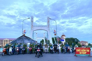 Chùm ảnh ngày đầu tiên người dân TP Phan Thiết không ra khỏi nhà từ 18 giờ