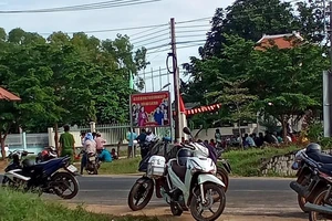 Bị công ty cho nghỉ việc, 65 người định về Nghệ An bằng xe máy