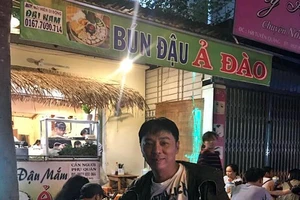 Ông chủ quán bún đậu mắm tôm sáng tác ca khúc chống dịch COVID-19