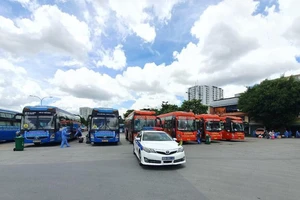 Khen thưởng xe Phương Trang và Minh Nghĩa đưa hàng ngàn người về quê miễn phí