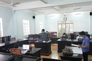 Phạt tù thanh niên tấn công cảnh sát đòi 'thông chốt'