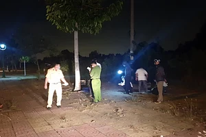 Đâm xe máy vào gốc cây ven đường, thanh niên 20 tuổi qua đời tại chỗ