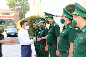 Phó Thủ tướng: Tập trung chăm lo Tết cho dân, chủ động ứng phó với dịch