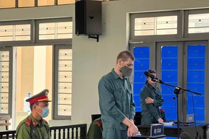 Người đàn ông Nga đánh đập, cướp tài sản của đồng hương như phim lãnh án