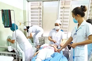 Bình Thuận: Nữ hộ sinh nhập viện và lời tố bác sĩ không cho rời ca trực để đi mua thức ăn 