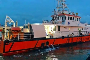 Tiếp tục tìm 8 thuyền viên trong vụ chìm tàu 