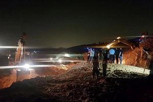 Sập mỏ titan ở Bình Thuận, 4 công nhân bị cát vùi mất tích