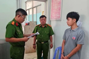 Bắt hung thủ đâm thủng tim thiếu niên phụ bán bánh mì