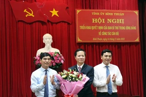 Giới thiệu chữ ký của tân Chủ tịch UBND tỉnh Bình Thuận Đoàn Anh Dũng