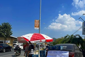 Bình Thuận: Xuất hiện điểm phát nước miễn phí tiếp sức bà con trên đường về quê