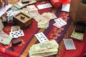 Bắt giữ sòng bạc xì tố, thu giữ hàng trăm triệu đồng
