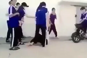 Làm rõ clip nhóm nữ sinh lớp 6 đánh đập bạn rồi phát tán lên Facebook