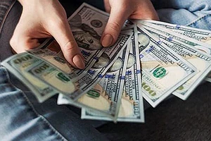 Một tiệm vàng ở Phan Thiết bị 2 người nước ngoài đánh tráo 70.000 USD