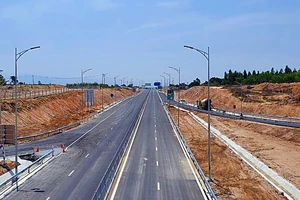 Ngày đầu thông xe, cao tốc Vĩnh Hảo - Phan Thiết khá vắng phương tiện