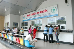 Hai du khách bị đuối nước ở Phan Thiết được chuyển vào Bệnh viện Chợ Rẫy