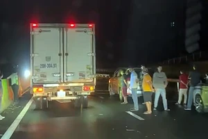 Cao tốc Phan Thiết - Dầu Giây bị ngập nặng, kẹt xe hơn 10 cây số