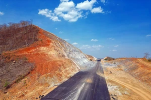 Cao tốc không đạt chuẩn khi chỉ có 2 làn đường, không có dải phân cách