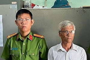 Thầy giáo 56 tuổi xâm hại 2 học sinh lớp 4