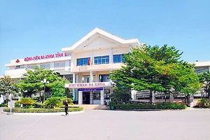 Cứu sống bệnh nhân bị tấn công đến đứt thận, đại tràng