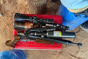 Kiểm tra căn chòi, phát hiện ma túy và 2 khẩu súng đã tháo rời