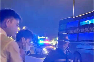 CSGT Bình Thuận chặn xe khách bắt nghi phạm giết người, cướp tài sản 