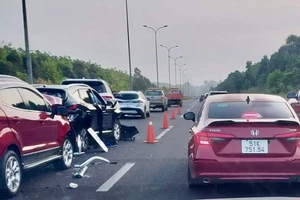 CSGT Bộ Công an huy động tối đa lực lượng giải quyết kẹt xe trên cao tốc Vĩnh Hảo - Phan Thiết