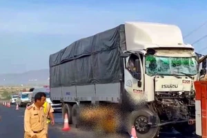 Ô tô tải tông xe container trên cao tốc Vĩnh Hảo - Phan Thiết, 1 tài xế thiệt mạng