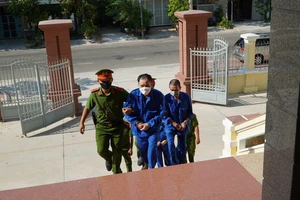 Phạt tù chủ tịch xã và giám đốc công ty xây dựng bắt tay rút ruột công trình