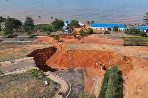 Giám đốc Sở Xây dựng Bình Thuận thông tin về vụ sạt lở bùn cát ở Mũi Né