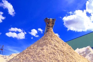 Giải trình vụ khu vực khoáng sản cát trắng ở Bình Thuận bị tụt xuống từ 2-3 m