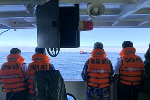 Bình Thuận đề nghị tàu tuần tra Hải quân hỗ trợ tàu hậu cần gặp nạn trên Biển Đông