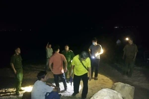 Một thanh niên chưa rõ danh tính chết trong hốc đá