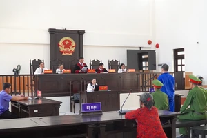 Sát hại cha rồi cùng cô ruột dọn dẹp, đưa thi thể vào quan tài định hỏa thiêu