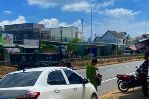 Thực nghiệm hiện trường vụ người đàn ông 'làm xiếc' với xe máy trên Quốc lộ 1A