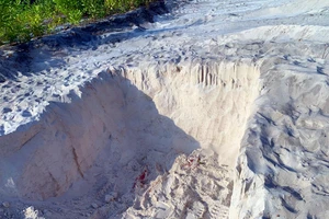 Bình Thuận: Khởi tố 3 bị can liên quan khai thác khoáng sản trái phép 