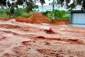Không cho lưu thông qua đoạn đường lũ cát ập xuống ở TP Phan Thiết nếu có mưa lớn
