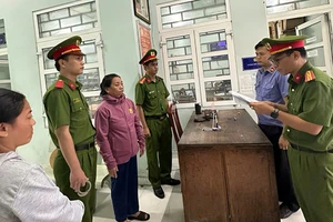 Bắt nữ chủ hụi trăm tỷ đi xe đạp, đếm tiền như máy ở Bình Thuận