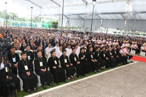 Hàng chục ngàn người dự Lễ kỷ niệm 50 năm thành lập Giáo phận Phan Thiết