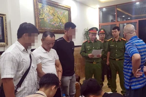 Bắt quả tang kẻ giả đại tá cảnh sát đang nhận tiền chạy án cho vợ chồng Tú 'ác' ở Bình Thuận