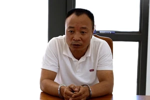 Bắt tạm giam người bán cháo lòng giả 'đại tá cảnh sát' lừa chạy án cho vợ chồng Tú 'ác'