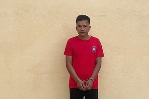 Bắt giữ đối tượng truy nã trên xe khách từ TP.HCM về Bình Thuận