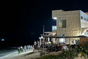 Khẩn trương tìm 2 du khách gặp nạn, mất tích trên biển Phú Quý